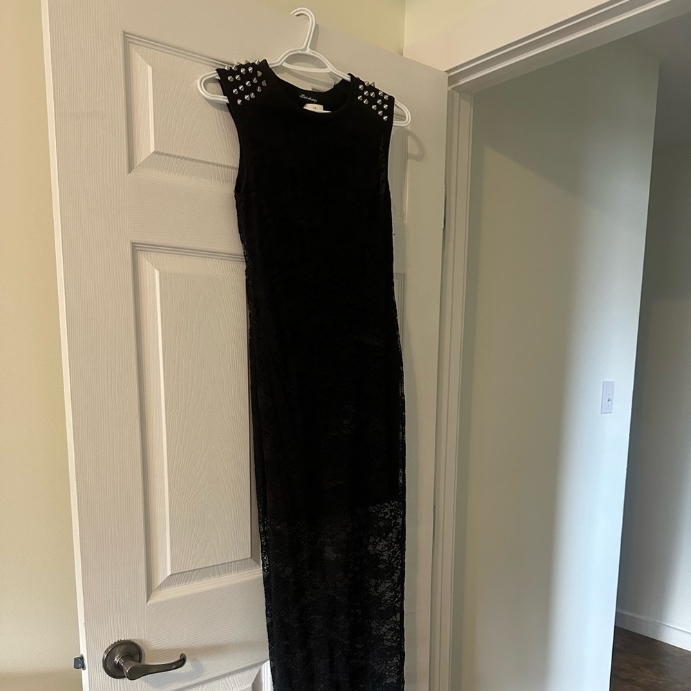 Maxi dress studded shoulders & see-through lace